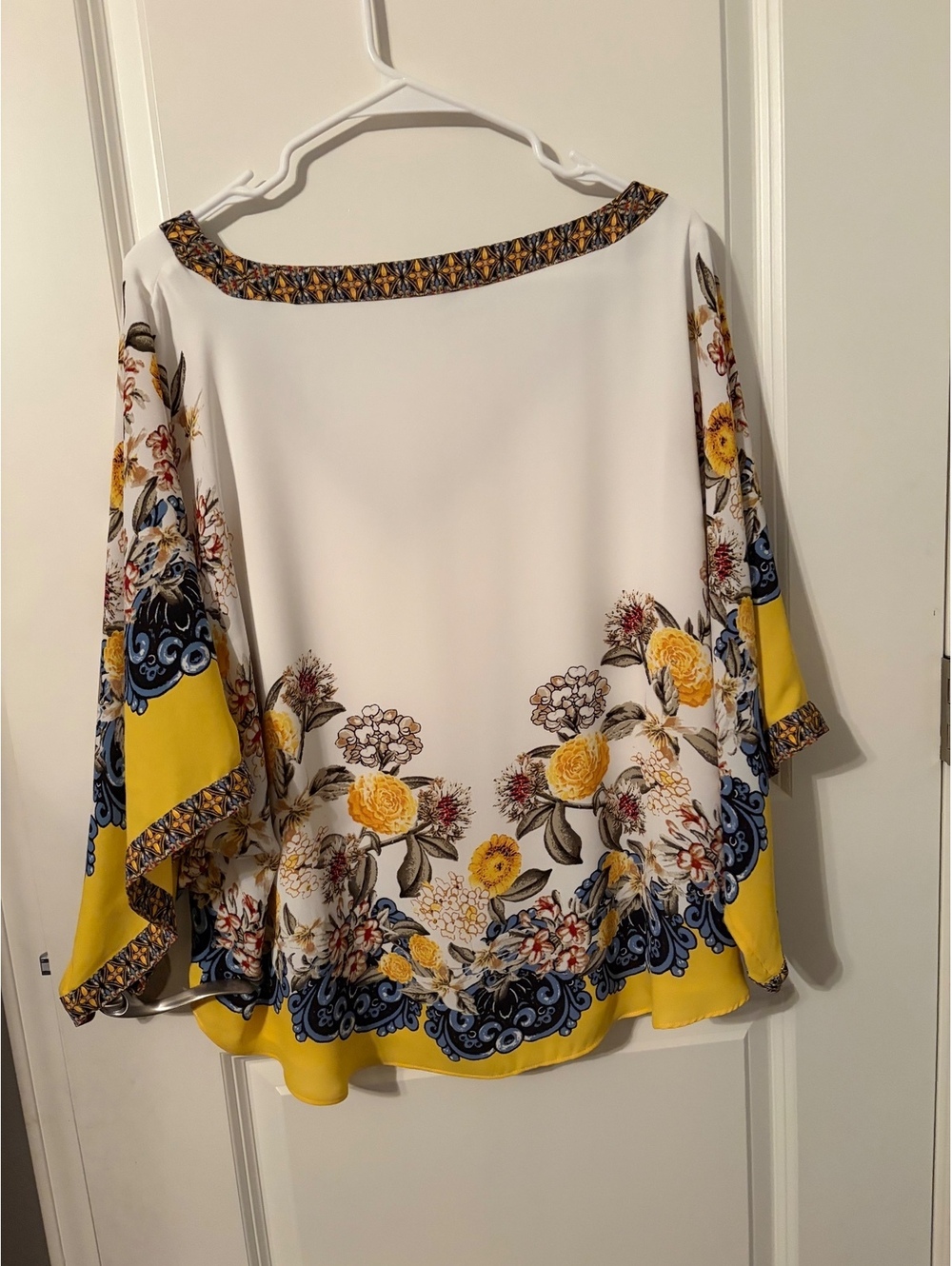 White House Black Market XL Floral V-Neck Blouse - Picture 7 of 9